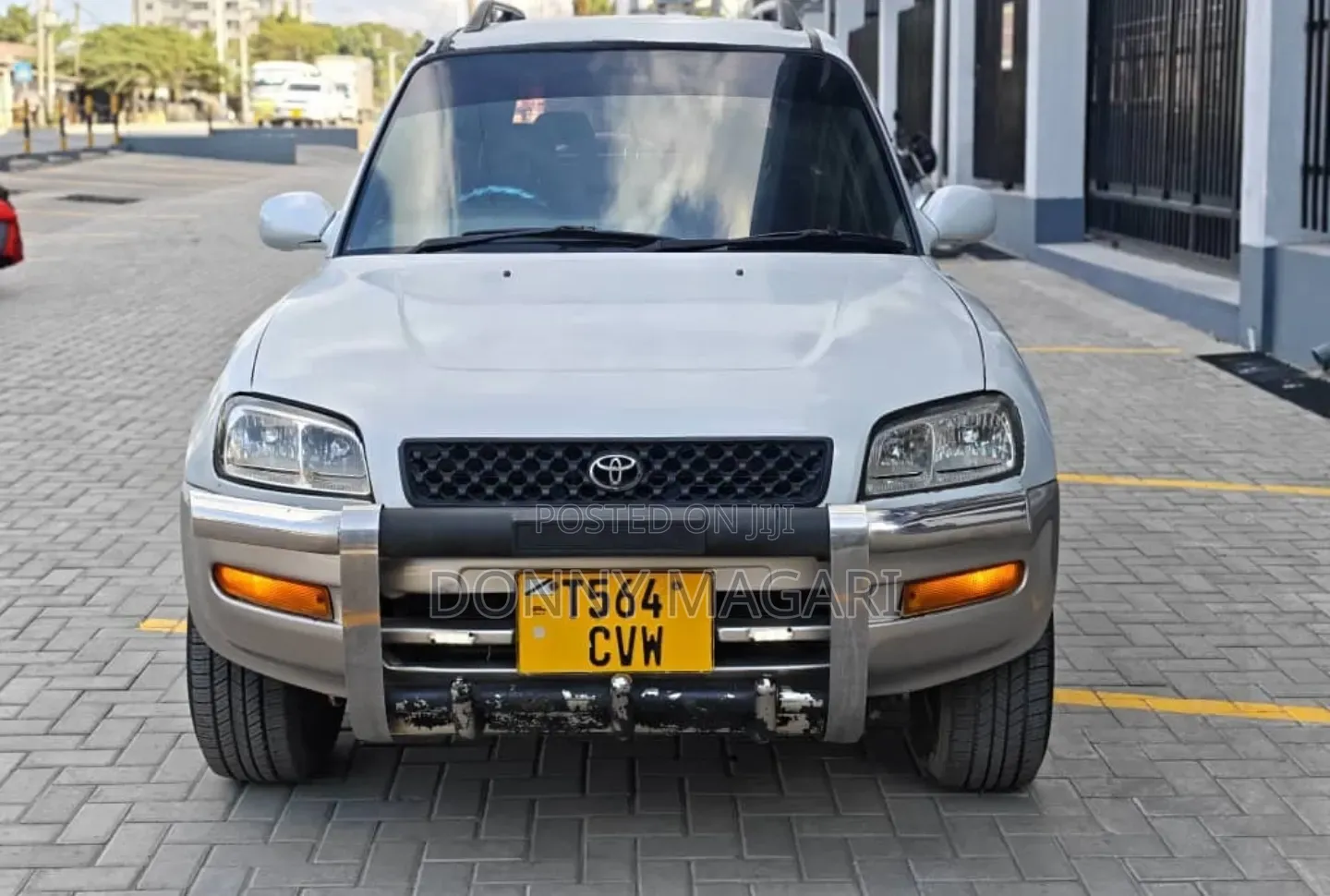 Toyota RAV4 1999 White