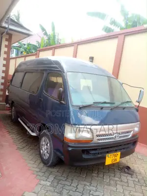 Toyota HiAce 2002 Blue