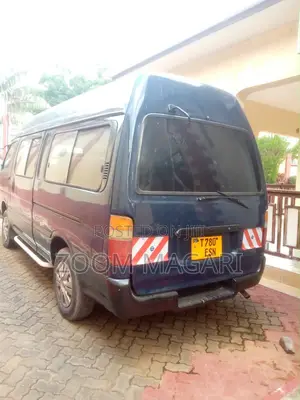 Toyota HiAce 2002 Blue