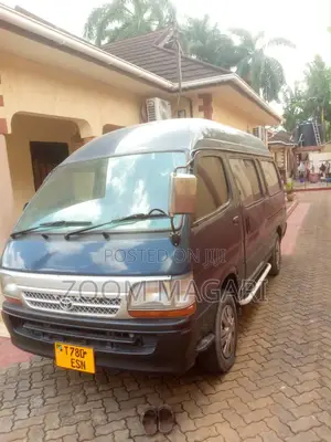 Toyota HiAce 2002 Blue