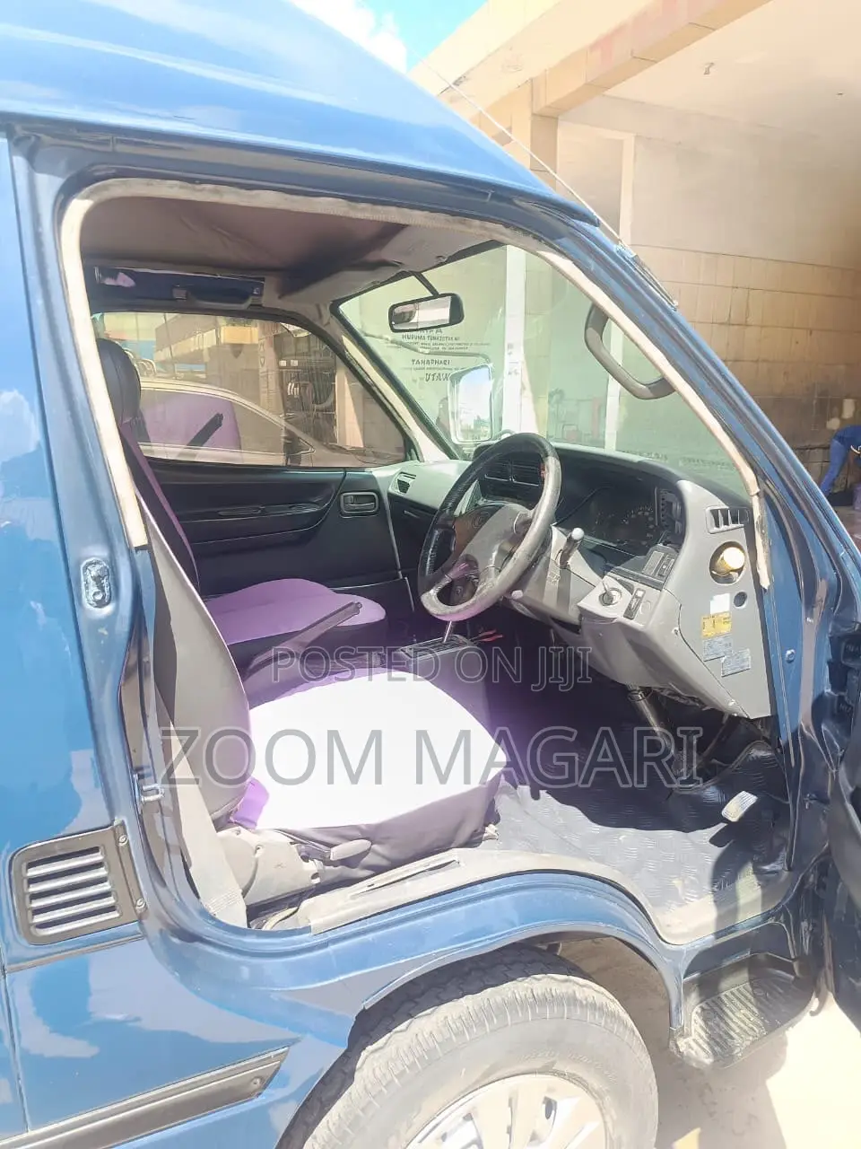 Toyota HiAce 2002 Blue
