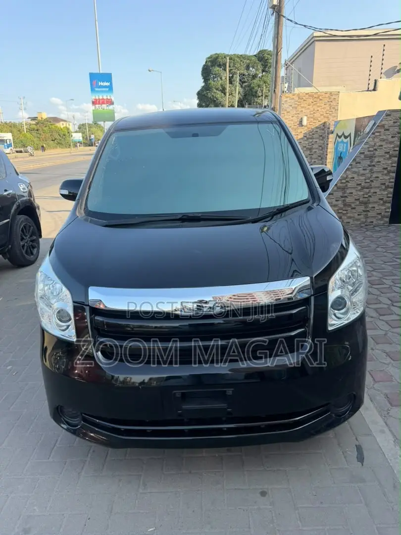 Toyota Noah 2011 Black