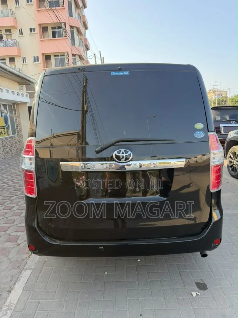 Toyota Noah 2011 Black