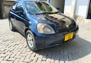 Toyota Vitz 2004 Blue