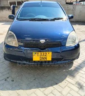 Toyota Vitz 2004 Blue