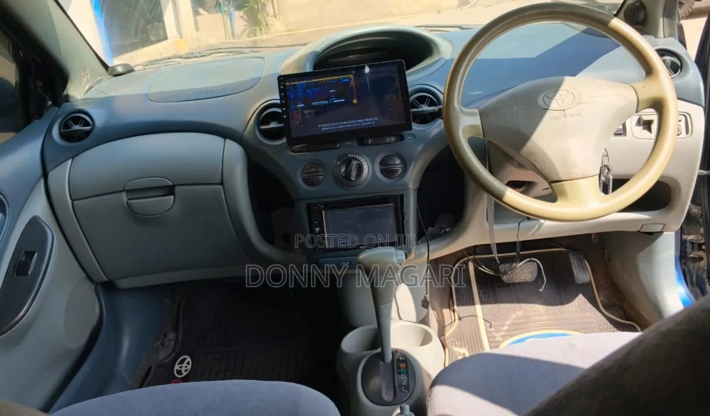 Toyota Vitz 2004 Blue