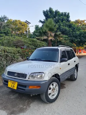 Toyota RAV4 1999 White