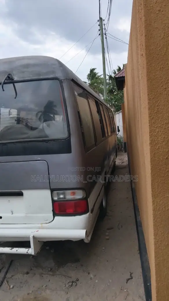Toyota Coaster 2004