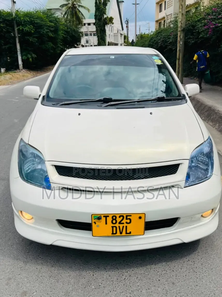 Toyota IST 2004 White
