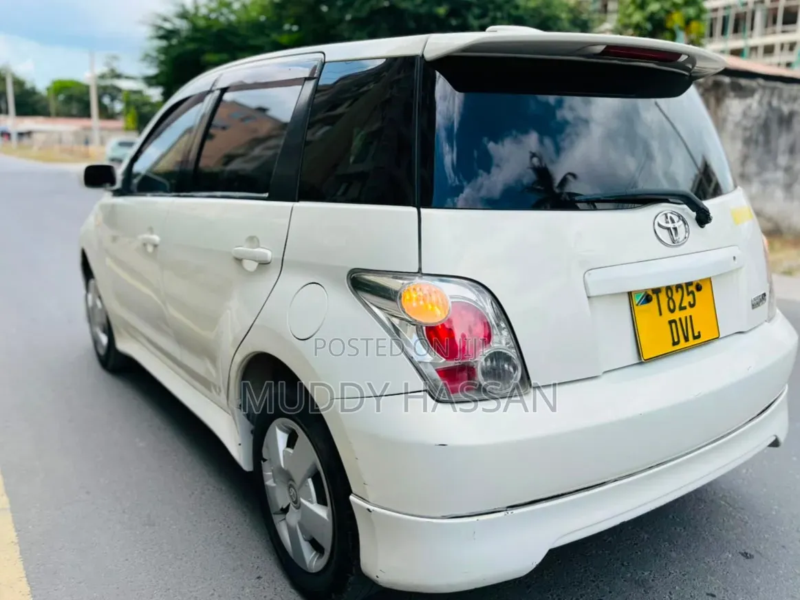 Toyota IST 2004 White