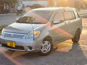 Toyota Raum 2004 Silver