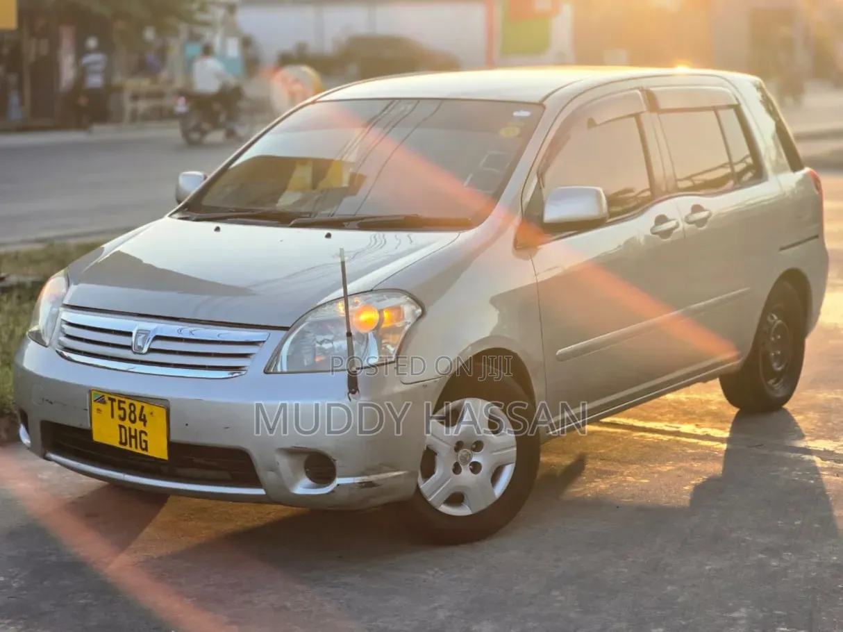 Toyota Raum 2004 Silver