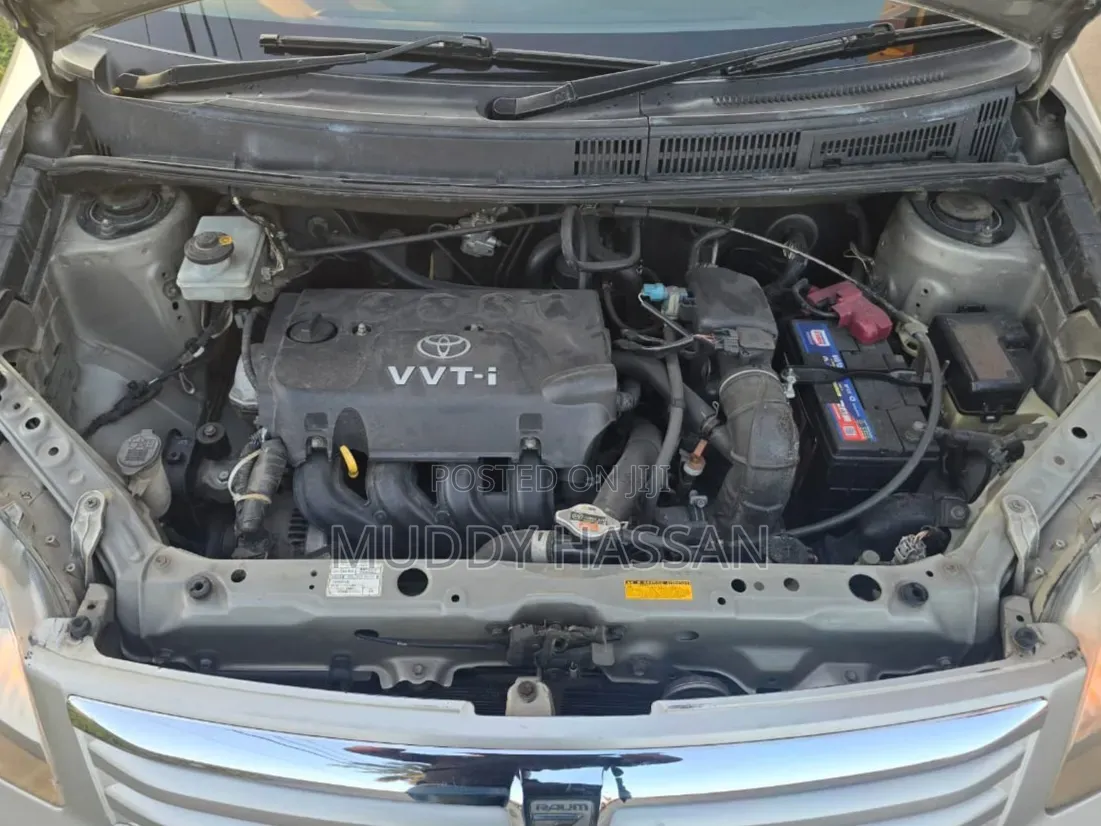 Toyota Raum 2004 Silver