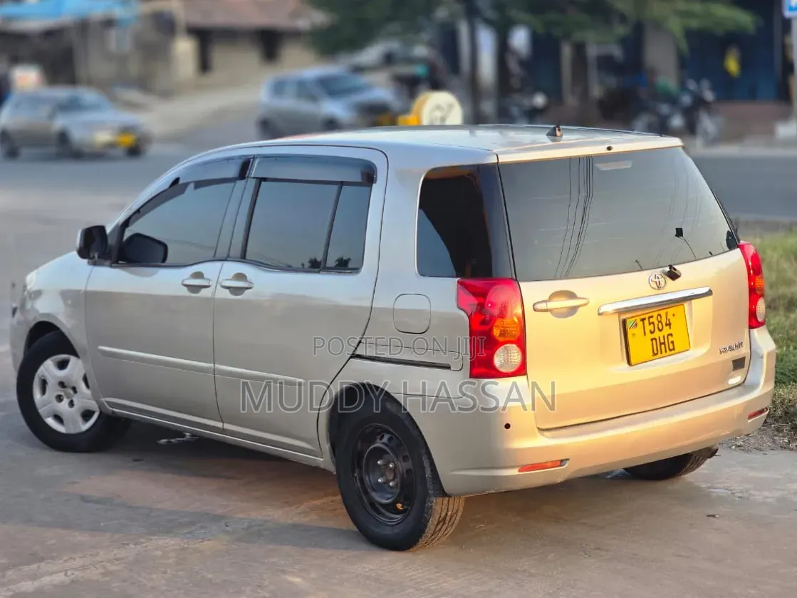 Toyota Raum 2004 Silver