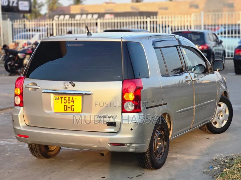 Toyota Raum 2004 Silver