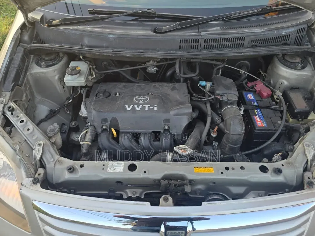 Toyota Raum 2004 Silver