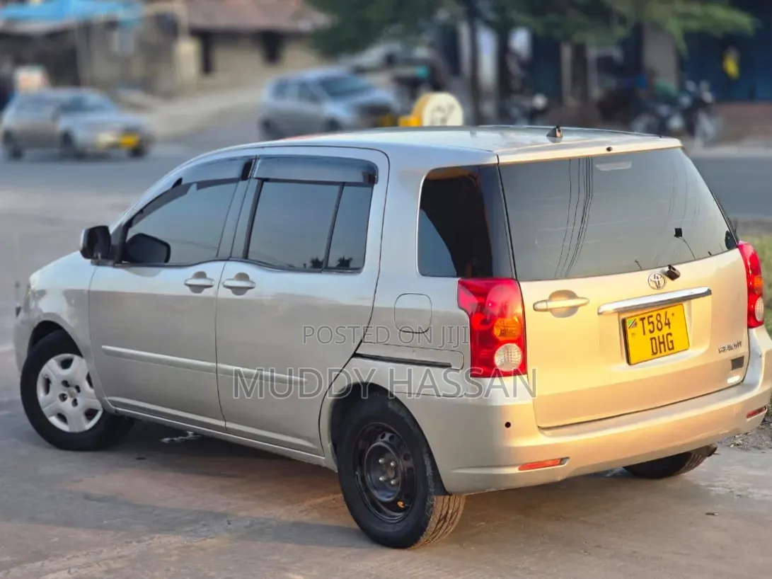 Toyota Raum 2004 Silver