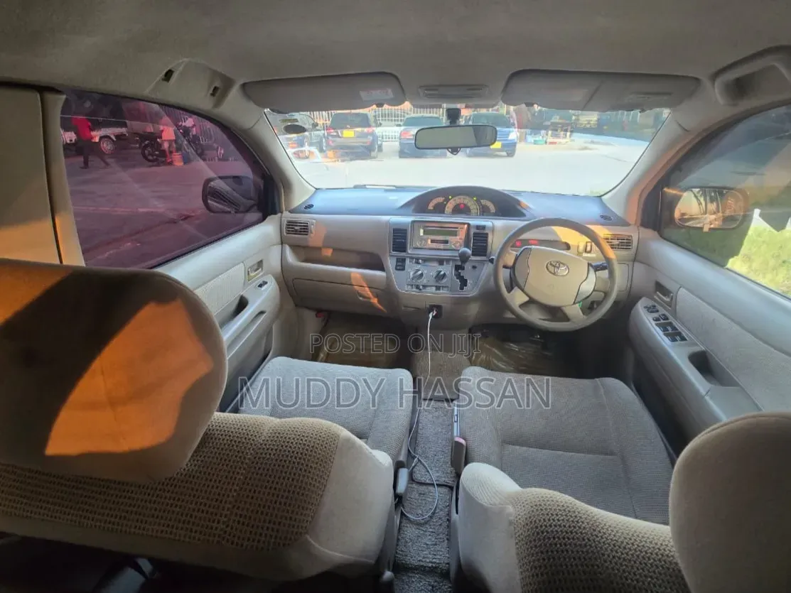 Toyota Raum 2004 Silver