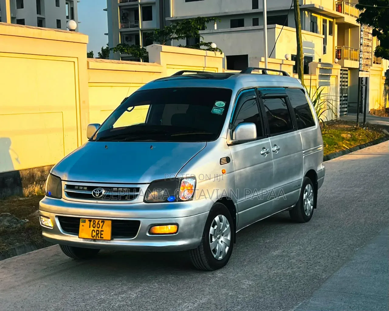 Toyota Noah 2001 Silver