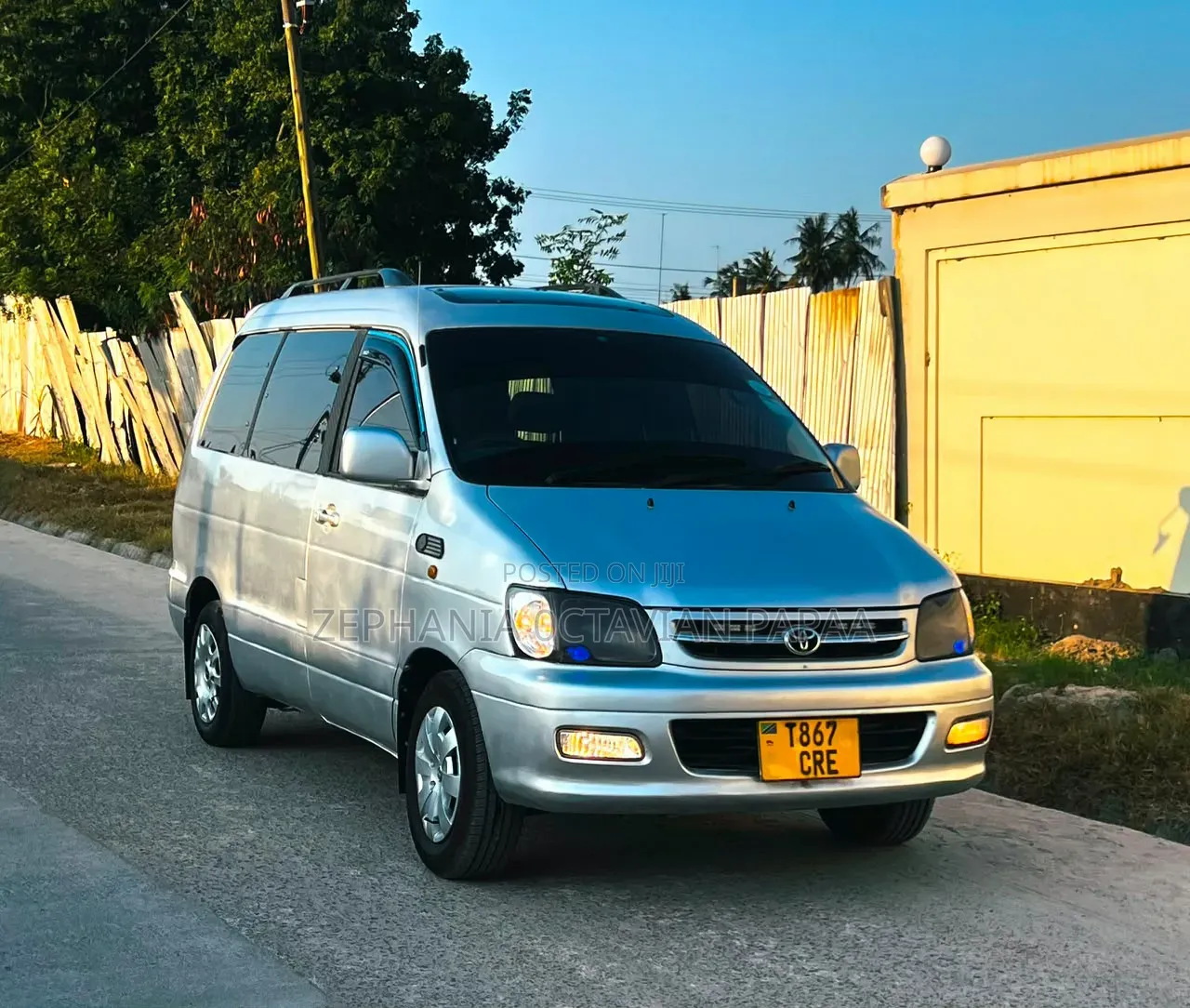 Toyota Noah 2001 Silver