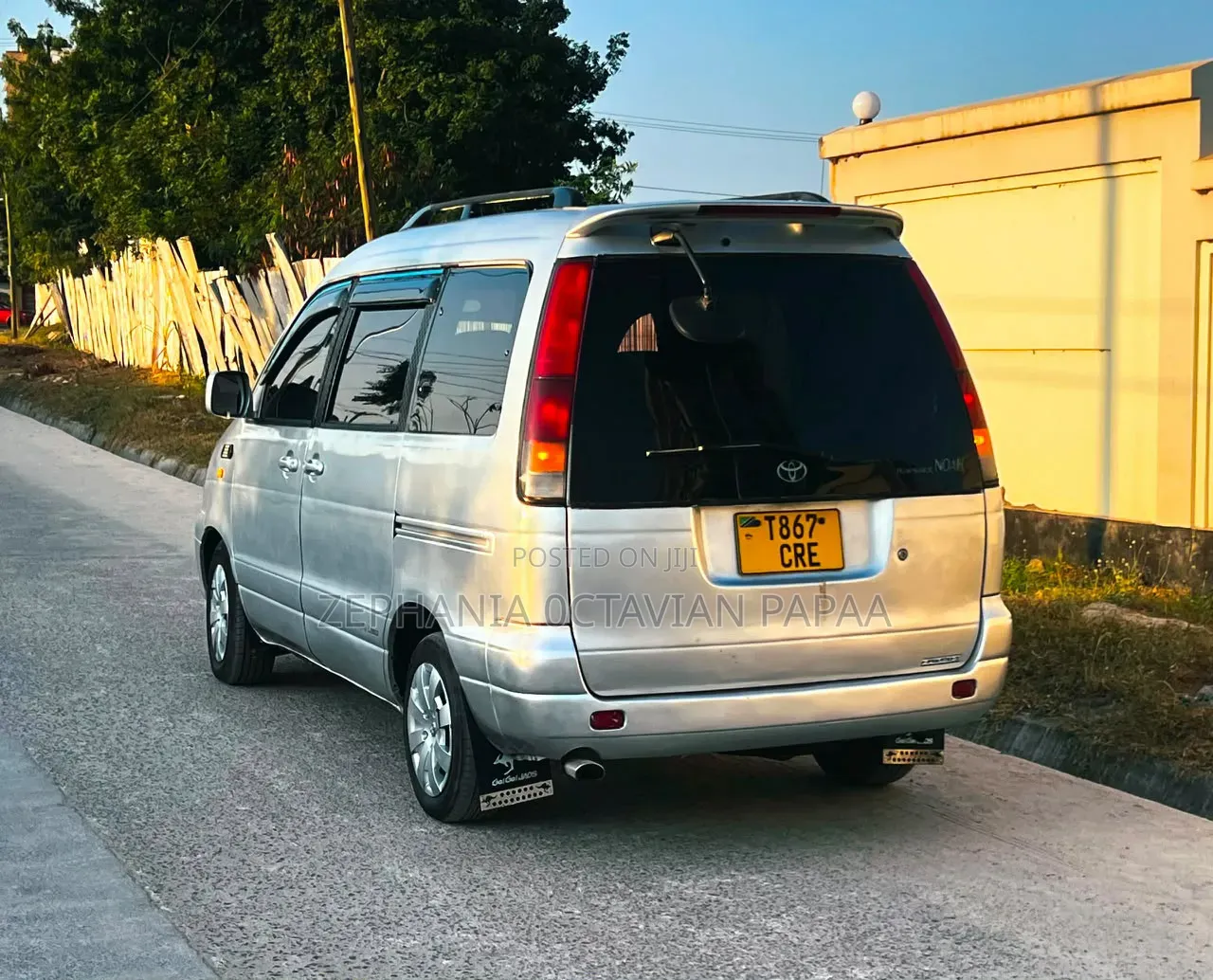 Toyota Noah 2001 Silver