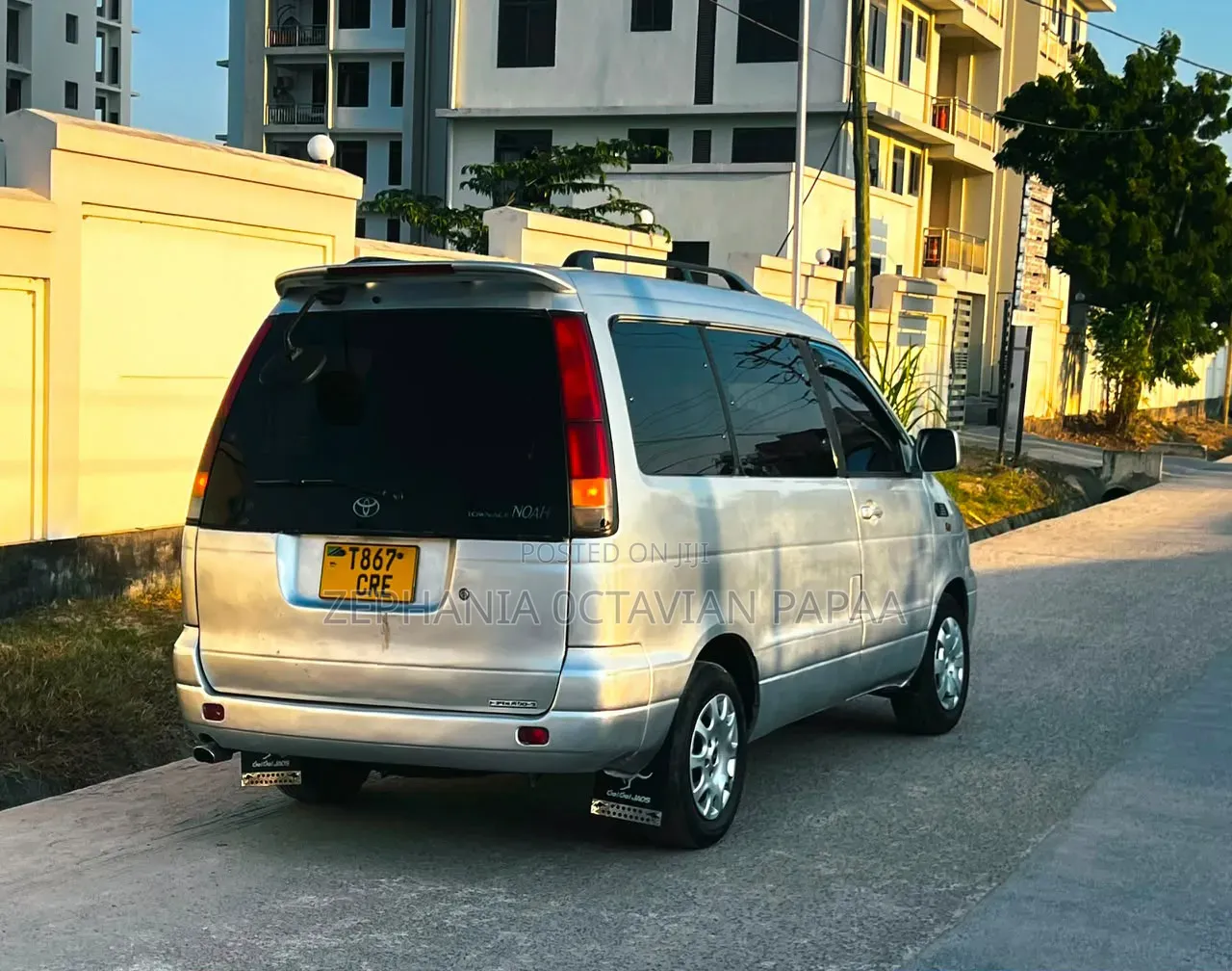Toyota Noah 2001 Silver
