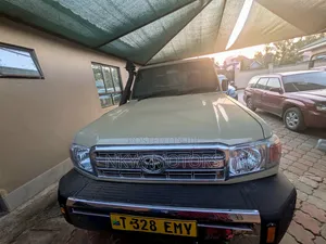 Toyota Land Cruiser 2016 Gold