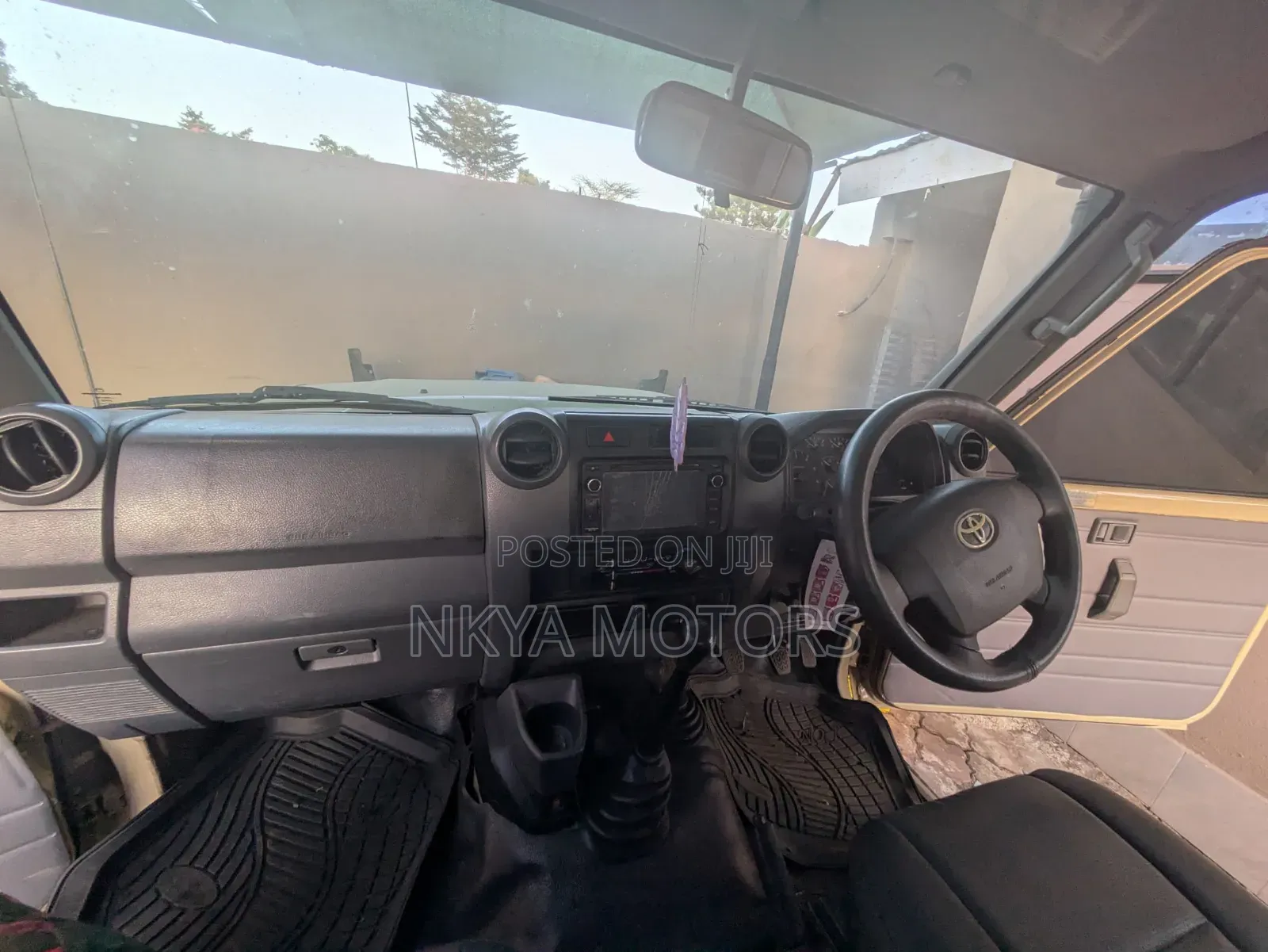 Toyota Land Cruiser 2016 Gold