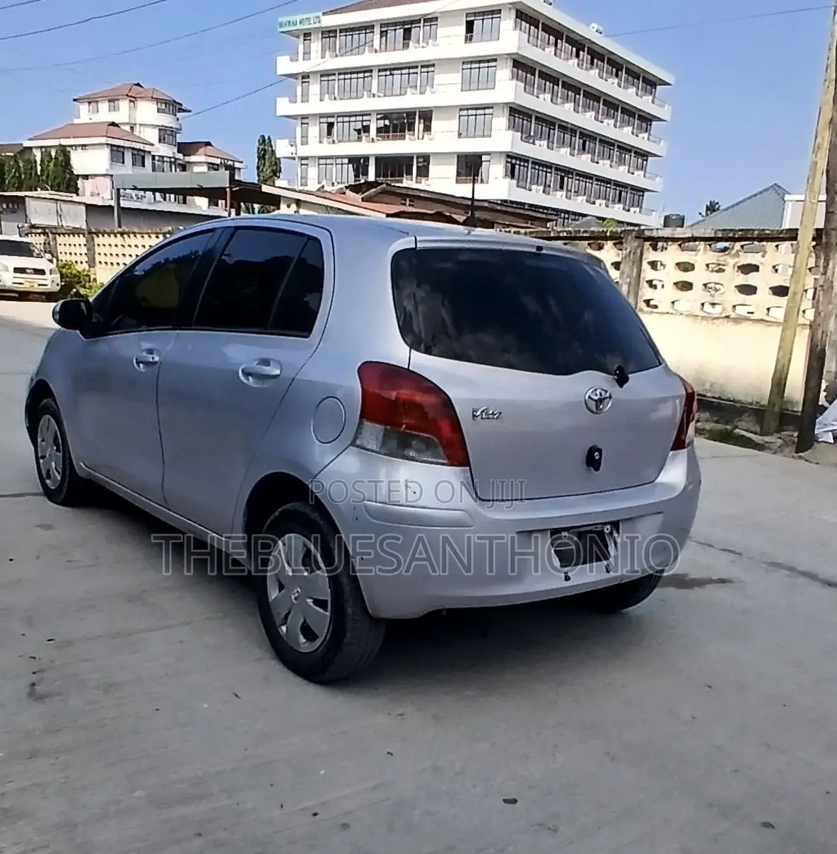 Toyota Vitz 2007 Silver
