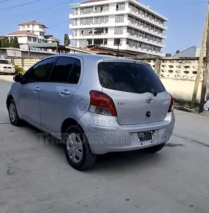 Toyota Vitz 2007 Silver