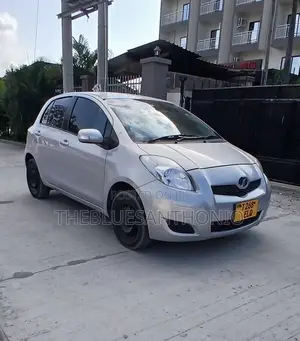 Toyota Vitz 2007 Silver
