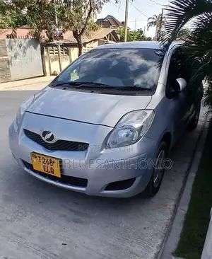 Toyota Vitz 2007 Silver