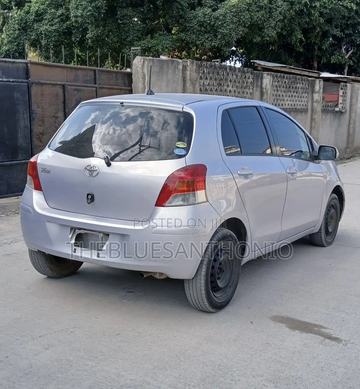 Toyota Vitz 2007 Silver