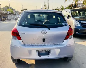 Toyota Vitz 2010 Silver