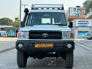 Toyota Land Cruiser 2014 White