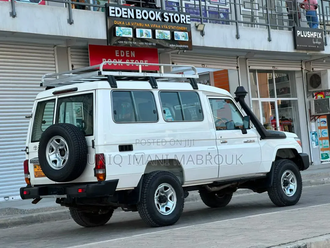 Toyota Land Cruiser 2014 White