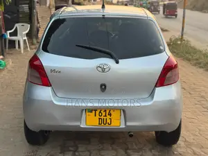 Toyota Vitz 2005 Silver