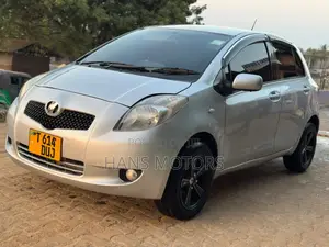 Toyota Vitz 2005 Silver