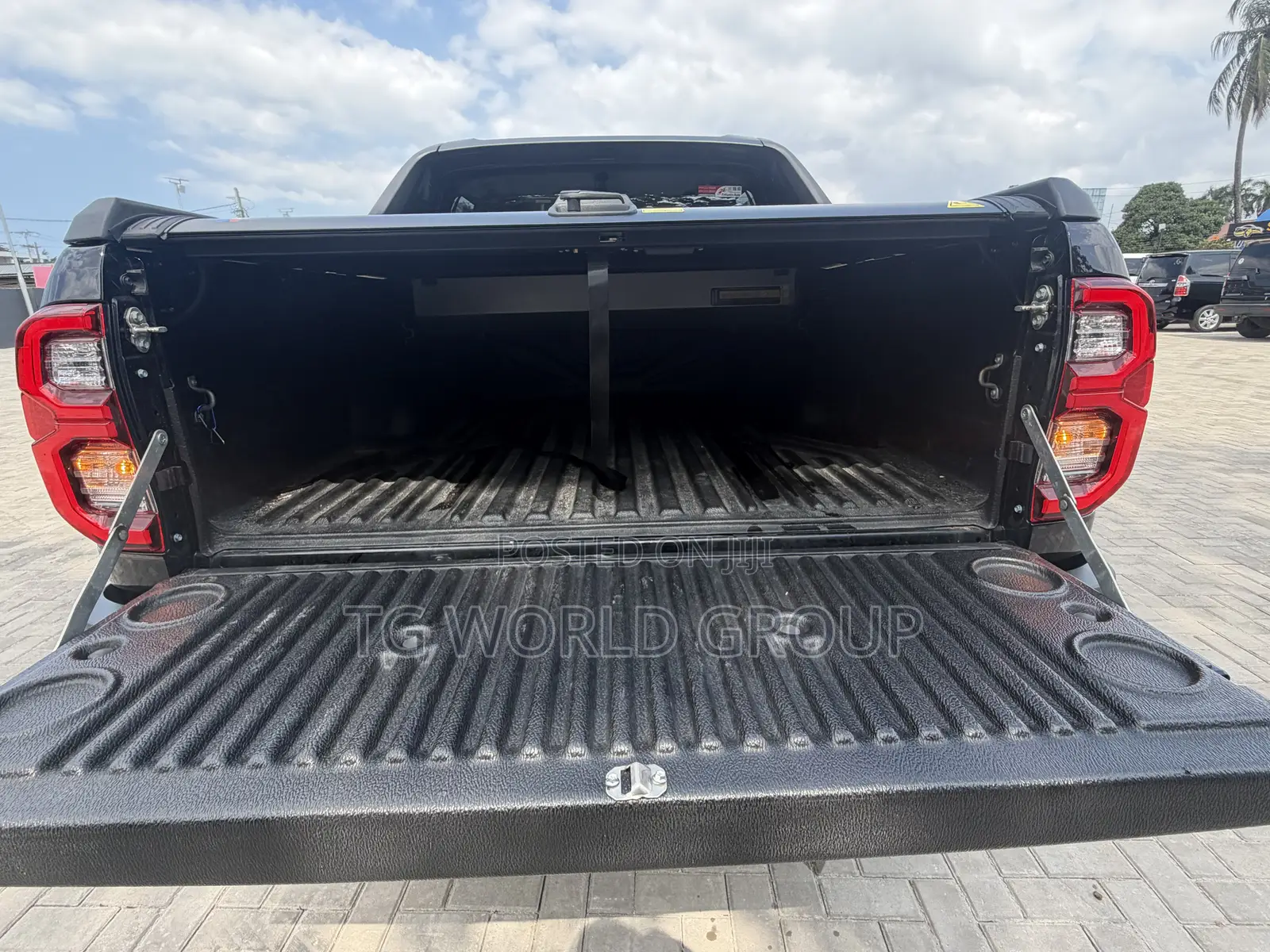 Toyota Hilux Revo Double Cab Deisel 2.4 AWD 2021 Black