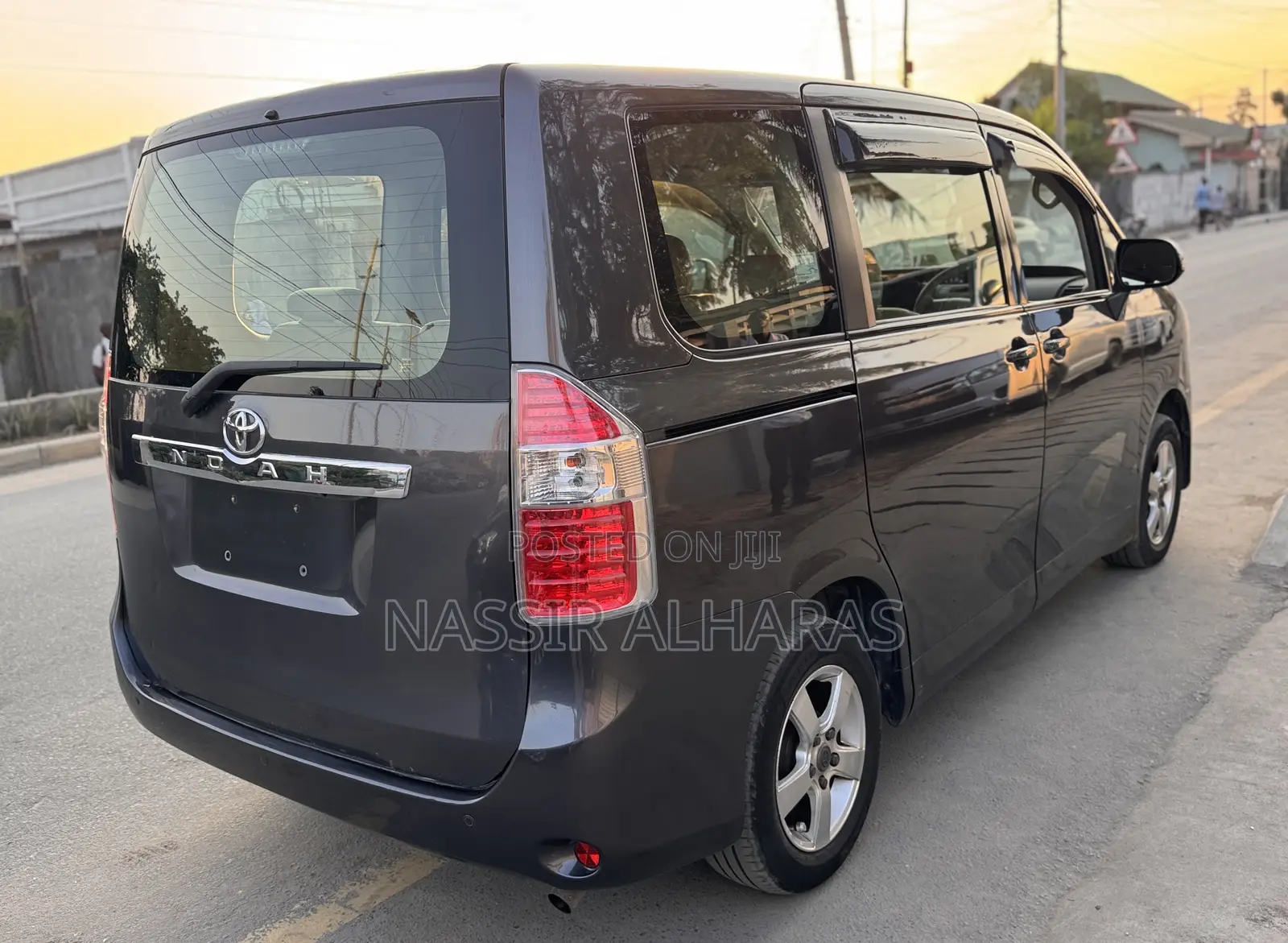 Toyota Noah 2009 Gray