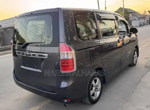 Toyota Noah 2009 Gray