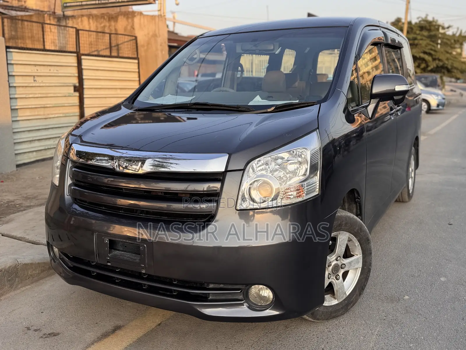 Toyota Noah 2009 Gray