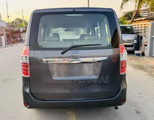 Toyota Noah 2009 Gray