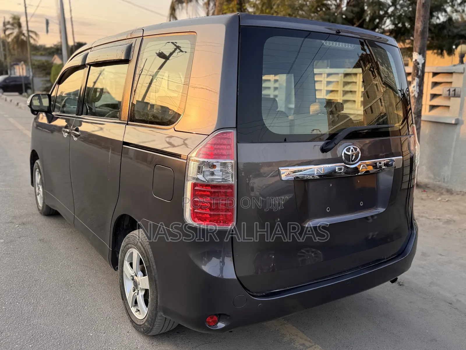 Toyota Noah 2009 Gray