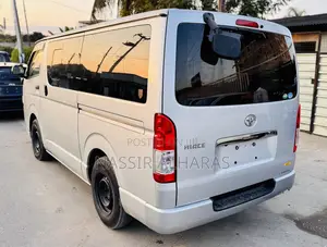 Toyota HiAce 2019 Silver