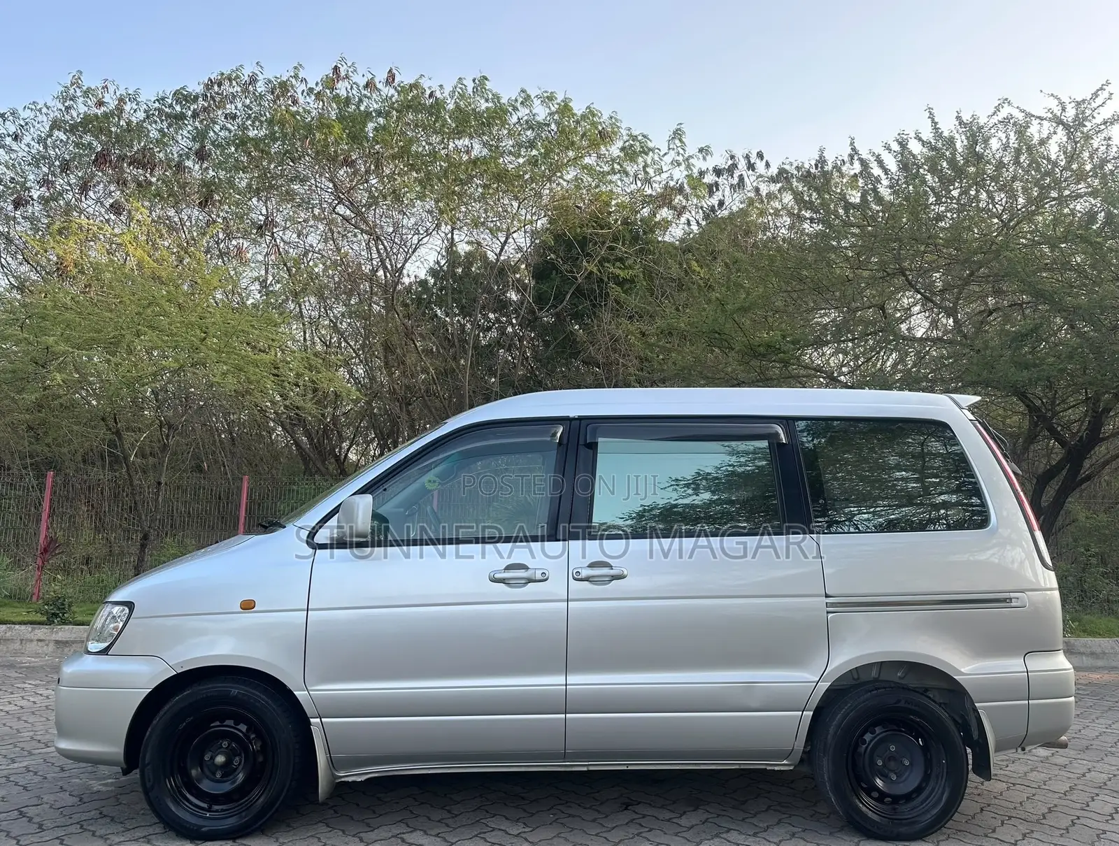 Toyota Noah 2001 Silver