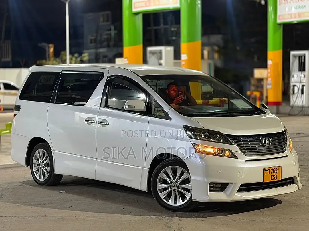 Toyota Vellfire 2010 White
