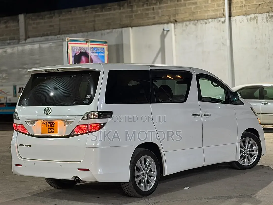 Toyota Vellfire 2010 White