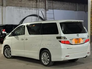 Toyota Vellfire 2010 White
