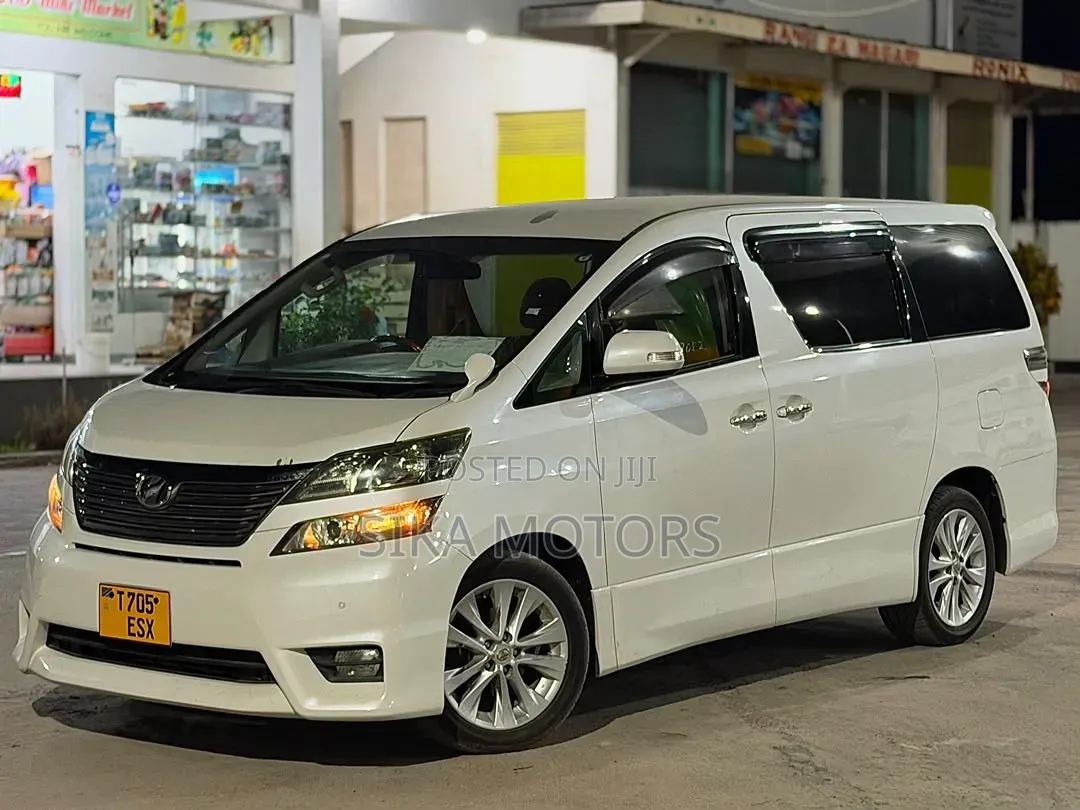 Toyota Vellfire 2010 White